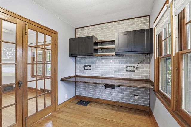 821 S WEIMAR STREET, Appleton, WI 54915