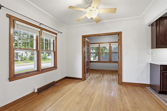 821 S WEIMAR STREET, Appleton, WI 54915