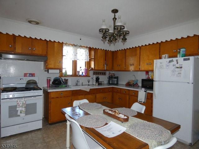 123 Heald St, Carteret Boro, NJ 07008