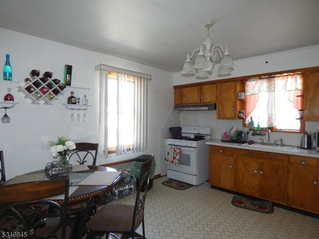 123 Heald St, Carteret Boro, NJ 07008