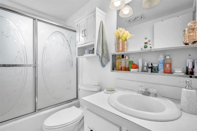 2324 Van Buren Street 204, Hollywood, FL 33020