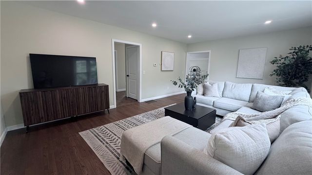 165 Merry Mount Drive, Warwick, RI 02888