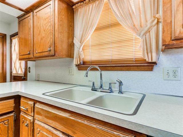 5725 N Rhode Island Avenue, Oklahoma City, OK 73111