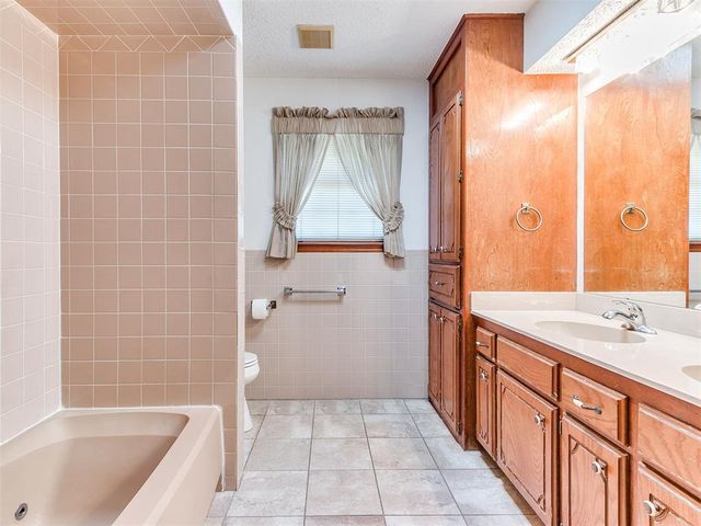 5725 N Rhode Island Avenue, Oklahoma City, OK 73111