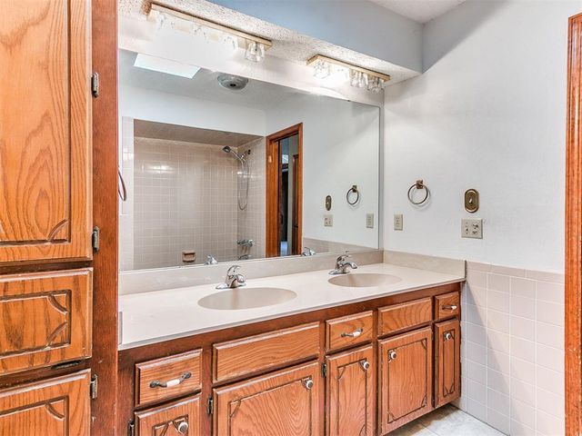 5725 N Rhode Island Avenue, Oklahoma City, OK 73111