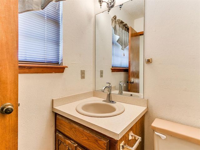 5725 N Rhode Island Avenue, Oklahoma City, OK 73111