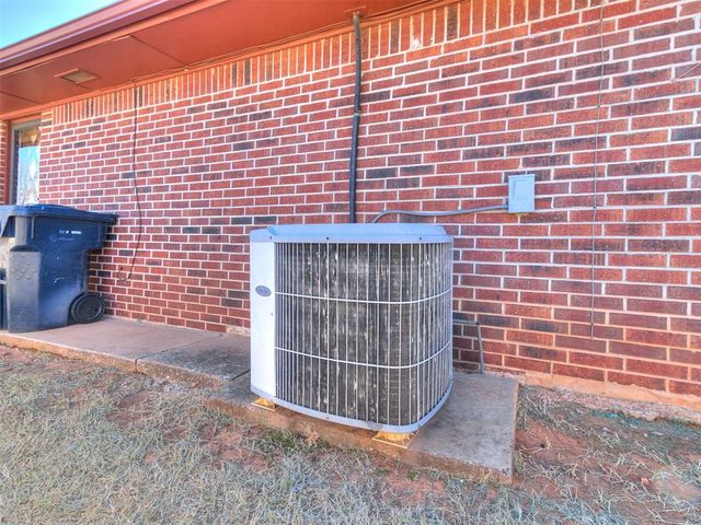 5725 N Rhode Island Avenue, Oklahoma City, OK 73111