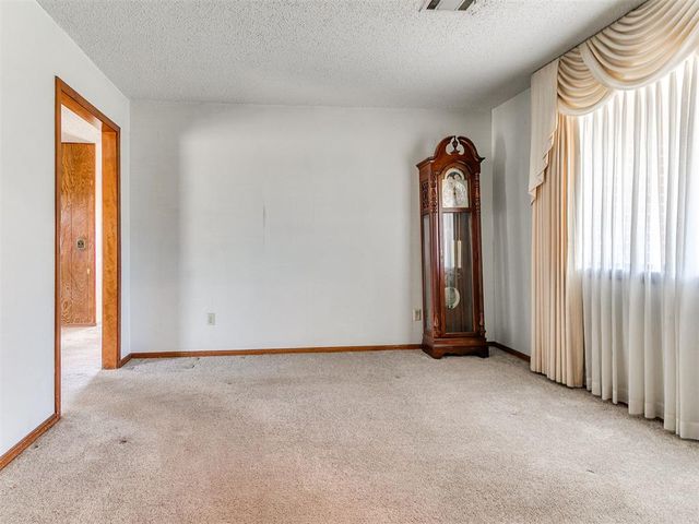 5725 N Rhode Island Avenue, Oklahoma City, OK 73111