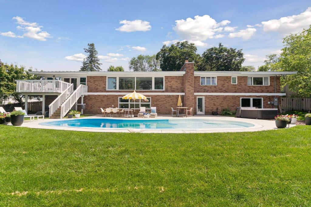 5504 Merritt Circle, Edina, MN 55436