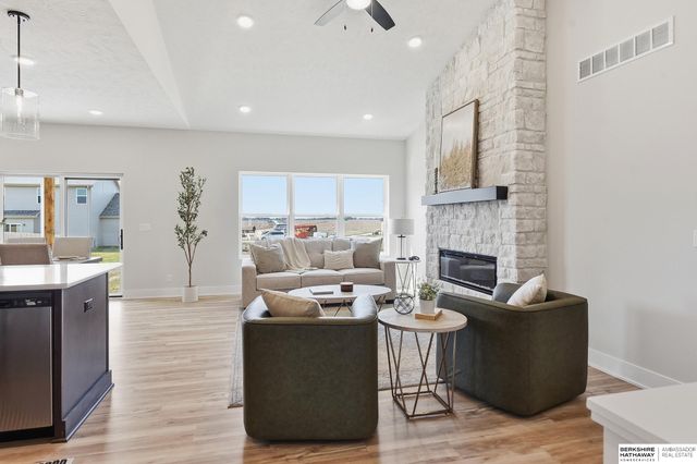6328 N 208 Street, Elkhorn, NE 68022