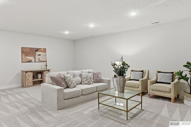 6328 N 208 Street, Elkhorn, NE 68022