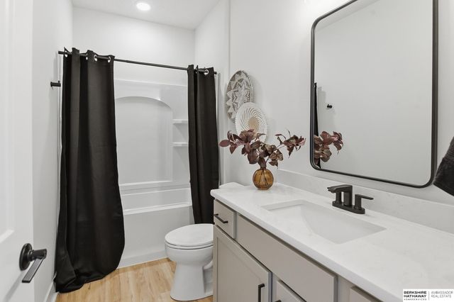 6328 N 208 Street, Elkhorn, NE 68022