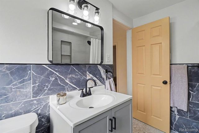 18428 Snowden Street, Detroit, MI 48235