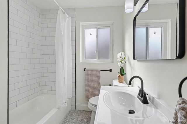 18428 Snowden Street, Detroit, MI 48235