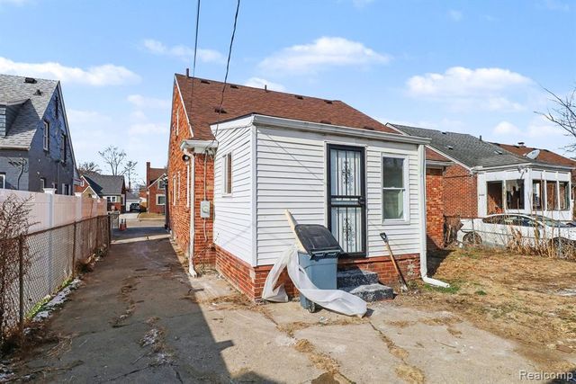 18428 Snowden Street, Detroit, MI 48235