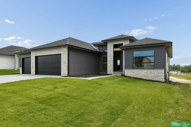 10709 S 219th Avenue, Gretna, NE 68028