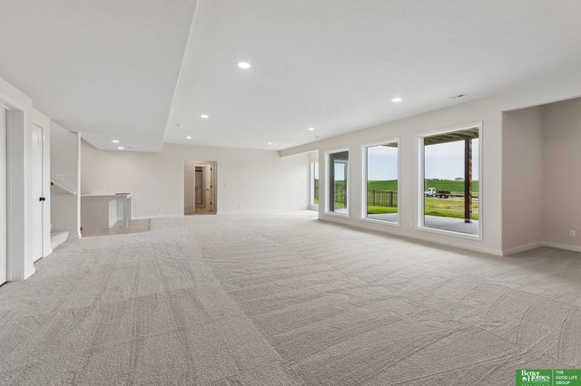 10709 S 219th Avenue, Gretna, NE 68028