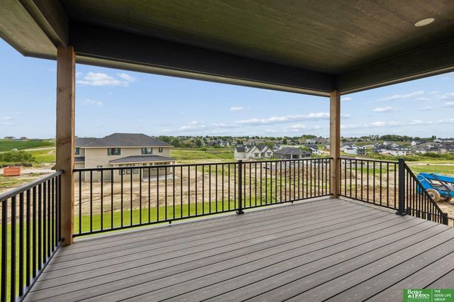10709 S 219th Avenue, Gretna, NE 68028