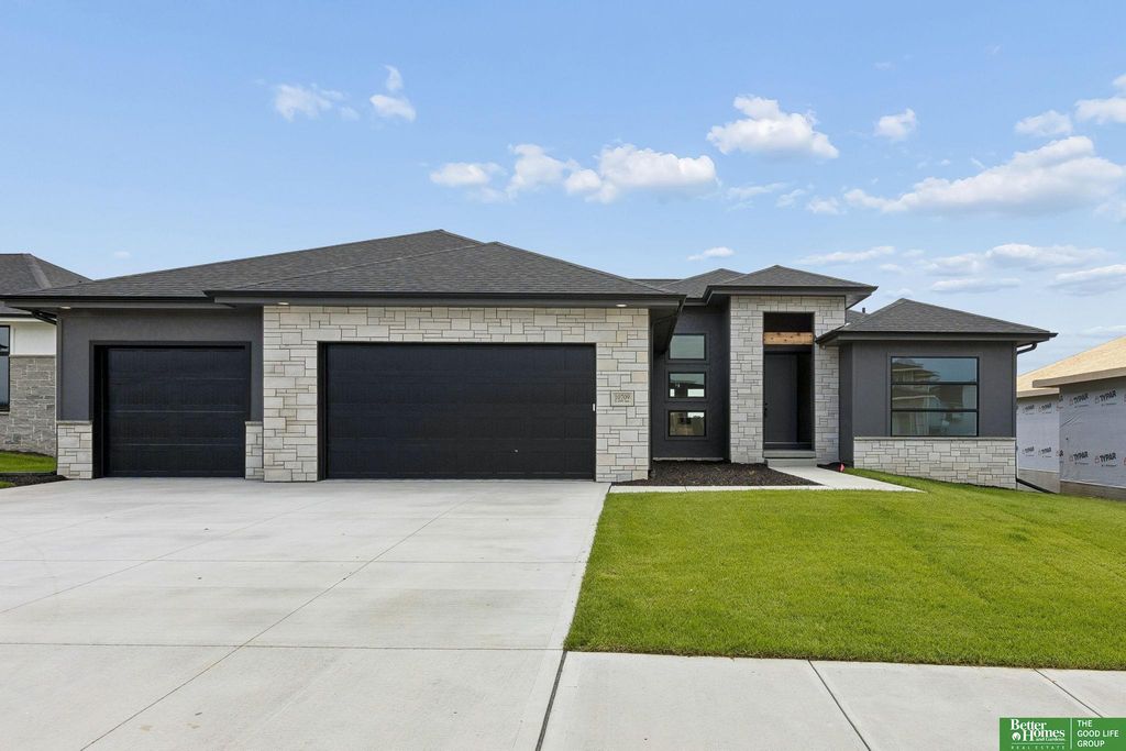 10709 S 219th Avenue, Gretna, NE 68028