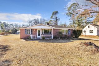 611 N Wright Street, Burgaw, NC 28425