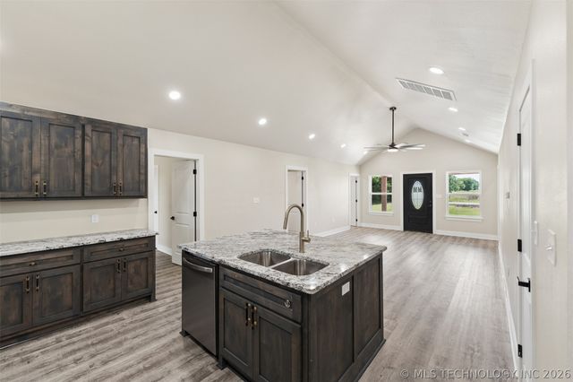 239 E 500 Road, Pryor, OK 74361