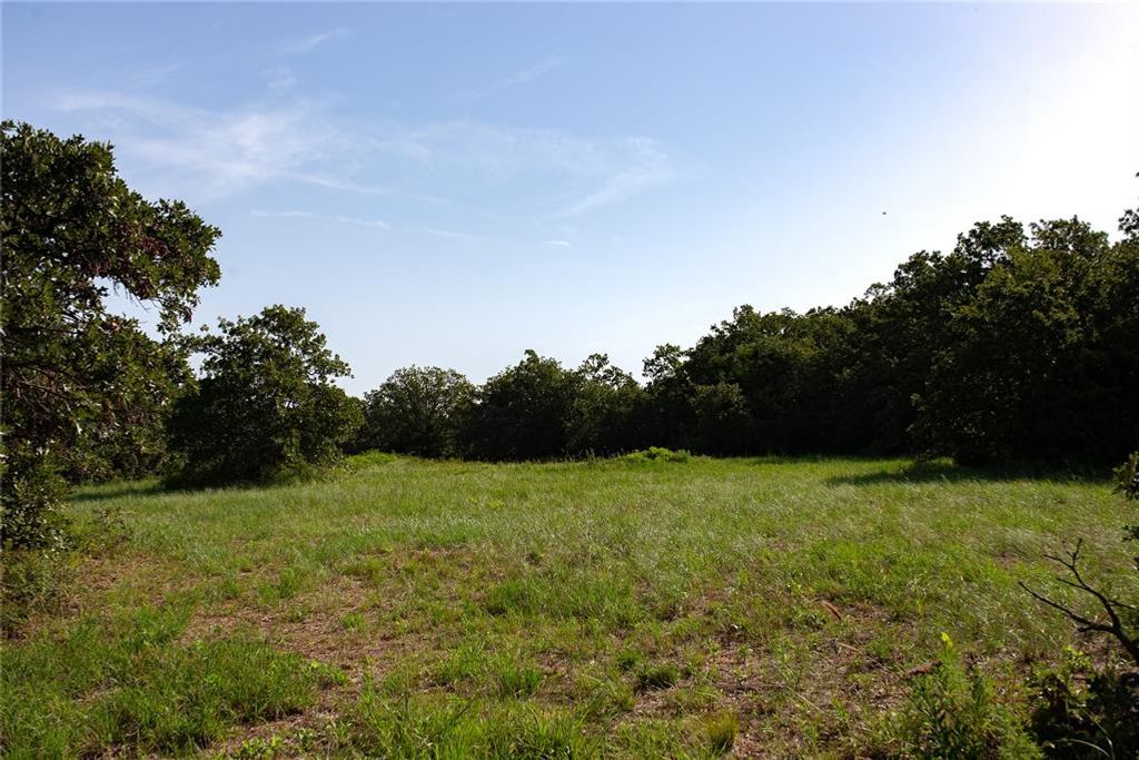 Image 2 of property listing at 9162 Creek View Road, Guthrie, OK 73044