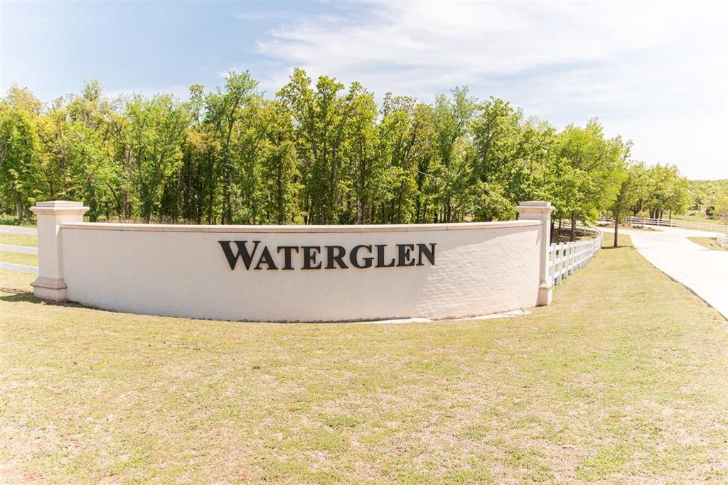 Image 5 of property listing at 9162 Creek View Road, Guthrie, OK 73044