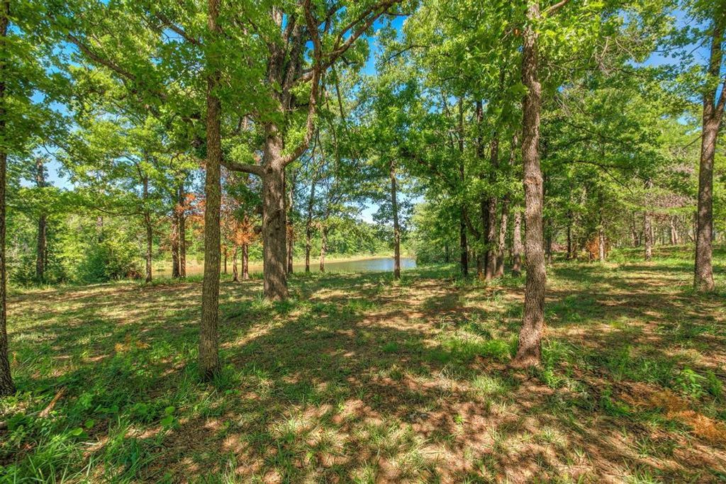 Image 10 of property listing at 9162 Creek View Road, Guthrie, OK 73044
