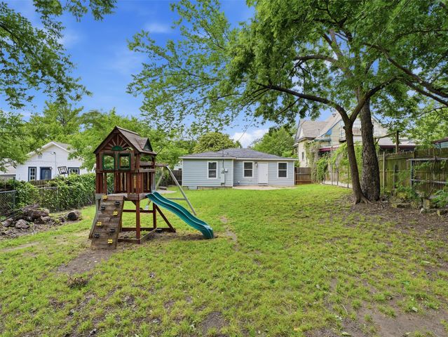 304 W Texas Street, Denison, TX 75020