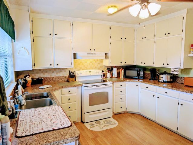 17 E BAY STREET, Davenport, FL 33837