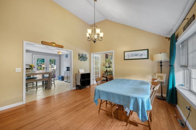 25 Wintergreen Ln, Taunton, MA 02780