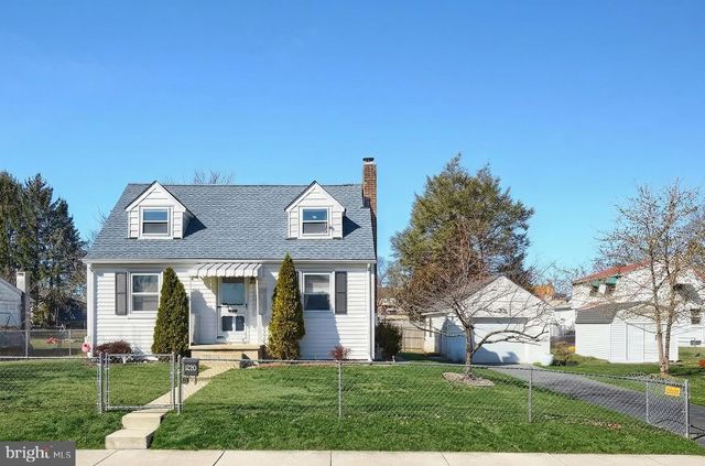 120 CHARLES AVE, Hanover, PA 17331