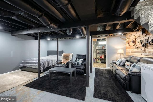 120 CHARLES AVE, Hanover, PA 17331