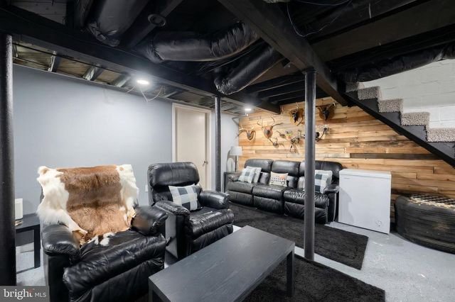 120 CHARLES AVE, Hanover, PA 17331