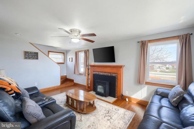 120 CHARLES AVE, Hanover, PA 17331