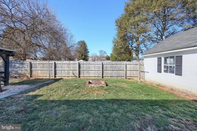 120 CHARLES AVE, Hanover, PA 17331