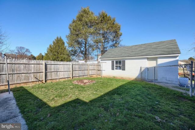 120 CHARLES AVE, Hanover, PA 17331