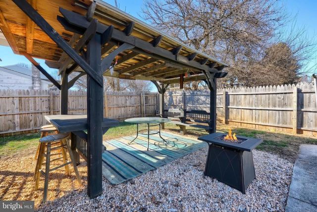 120 CHARLES AVE, Hanover, PA 17331