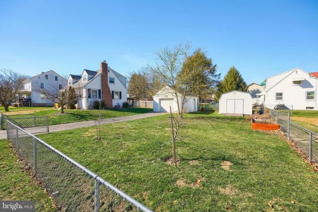 120 CHARLES AVE, Hanover, PA 17331