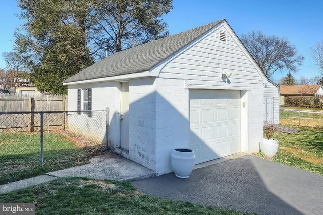 120 CHARLES AVE, Hanover, PA 17331