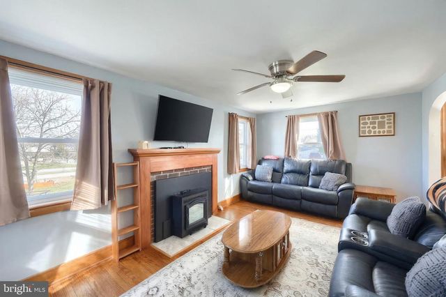 120 CHARLES AVE, Hanover, PA 17331