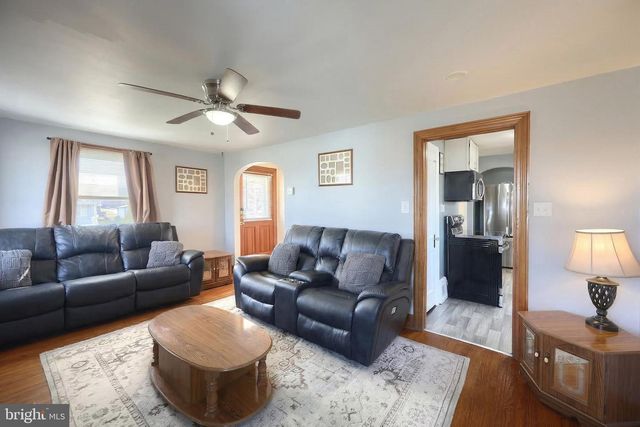 120 CHARLES AVE, Hanover, PA 17331