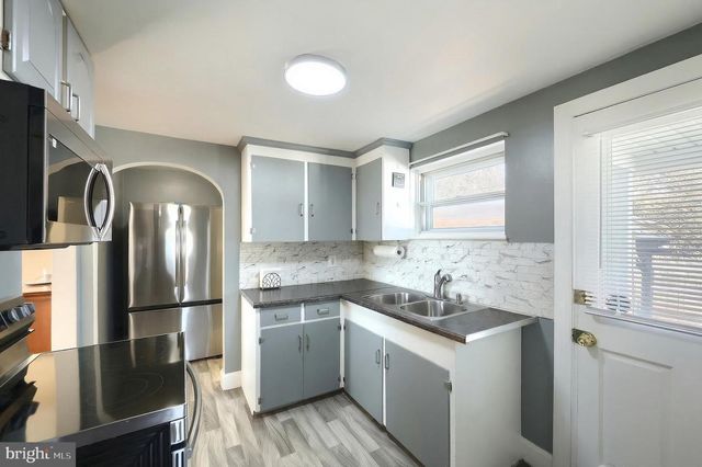 120 CHARLES AVE, Hanover, PA 17331