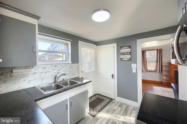 120 CHARLES AVE, Hanover, PA 17331