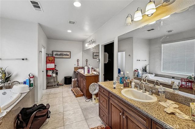 19216 Saguaro Way, Apple Valley, CA 92308