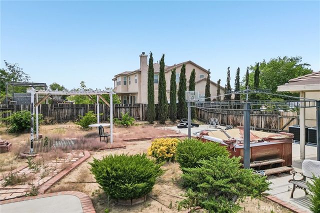 19216 Saguaro Way, Apple Valley, CA 92308