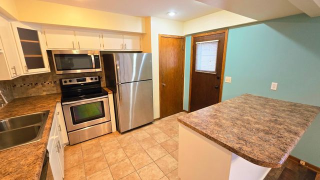 29 Walden Street, Burnsville, MN 55337