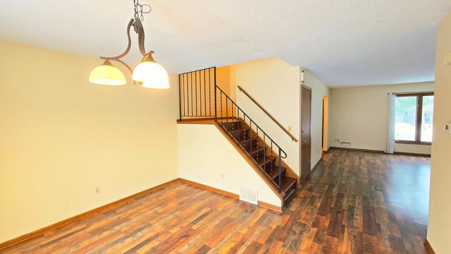 29 Walden Street, Burnsville, MN 55337