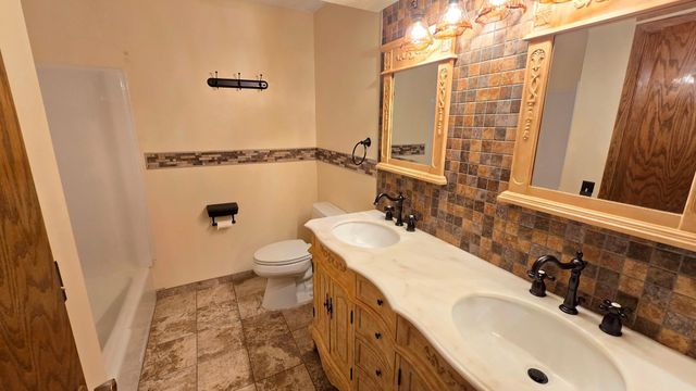 29 Walden Street, Burnsville, MN 55337