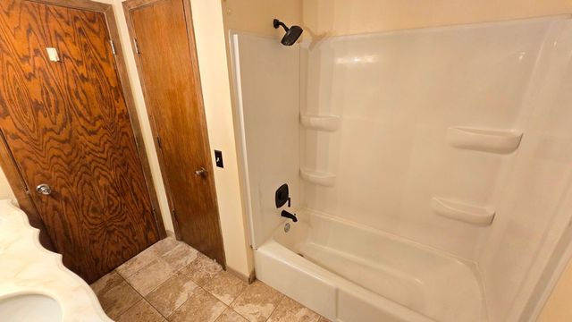 29 Walden Street, Burnsville, MN 55337